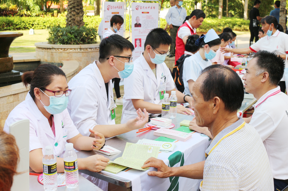 省九游会 网址医院开展健康义诊宣传活动 把健康送到百姓身边